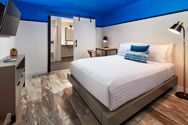 Double Room image 3
