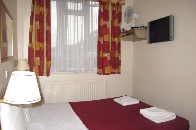 Double Room image 2