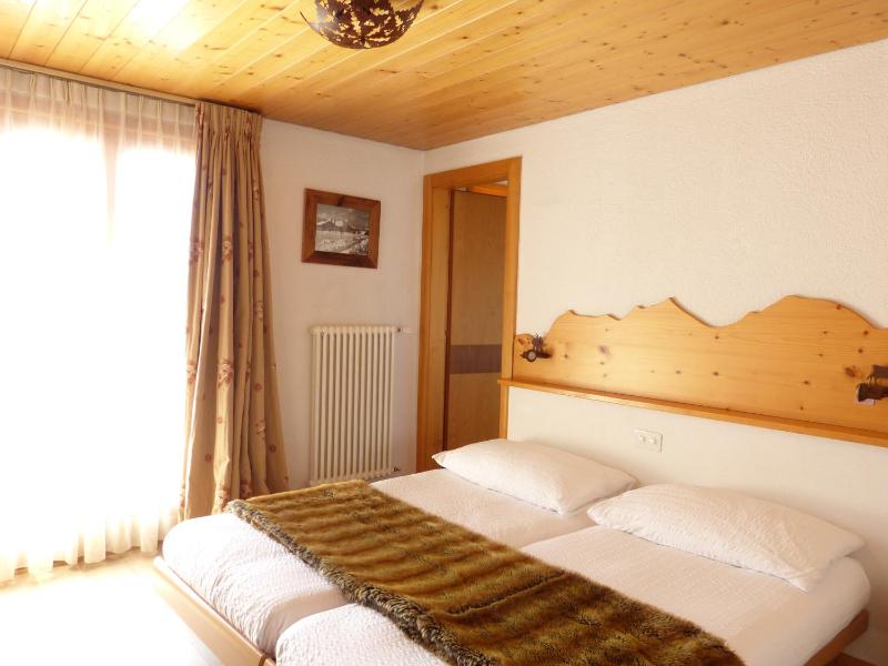 Twin Room with Mountain View image 3