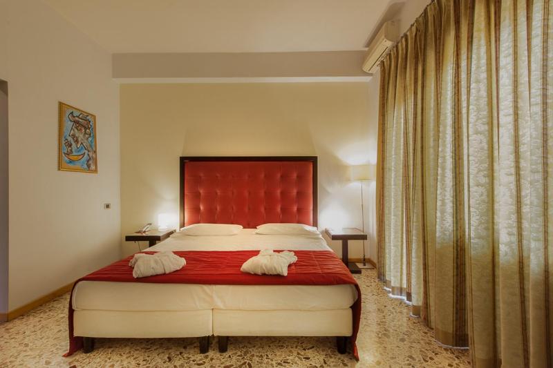 Standard Double or Twin Room image 2