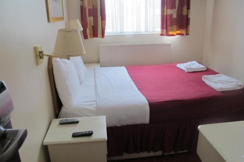 Standard Single Room image 3