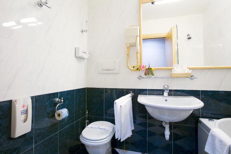 Deluxe Single Room image 3