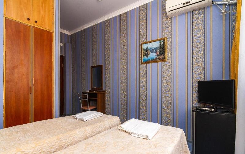 Twin Room with Balcony image 2