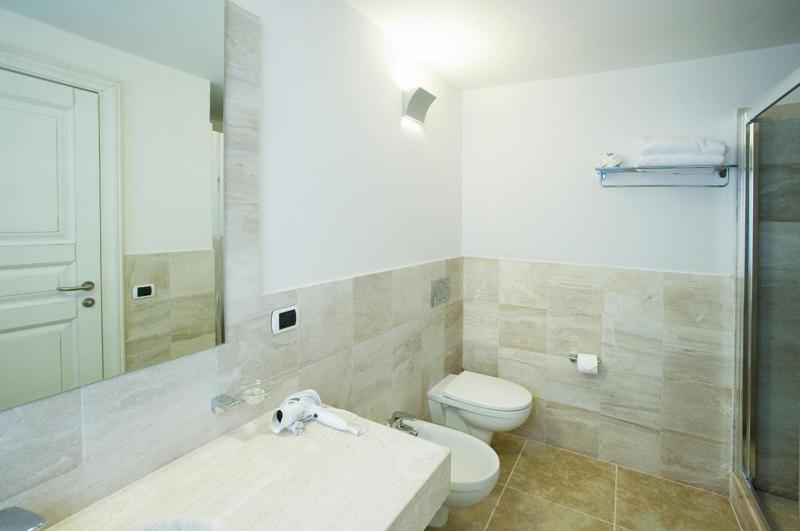 Classic Double Room image 2