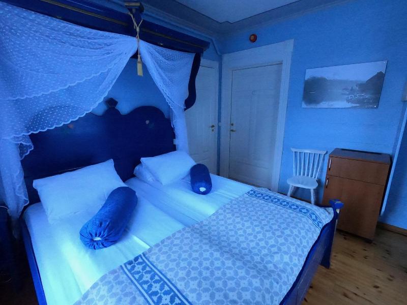 Double Room with Sea View image 4