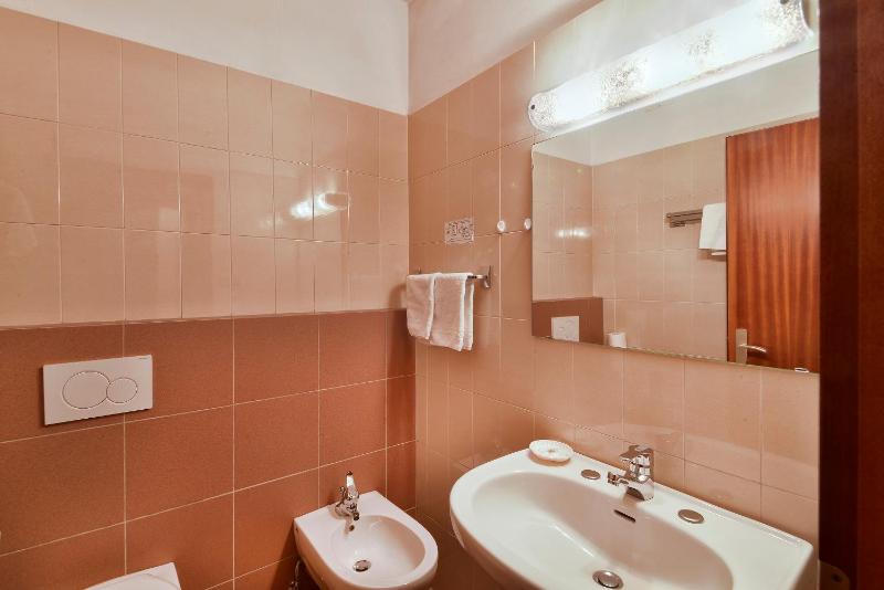 Double Room - East Facing image 4