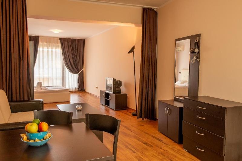 Junior Suite with Balcony image 4