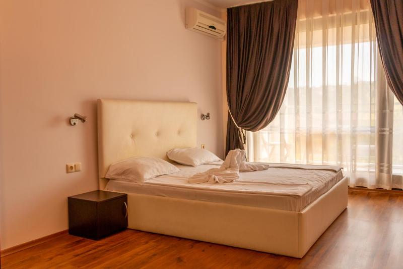 One-Bedroom Apartment with Balcony (3 Adults) image 3