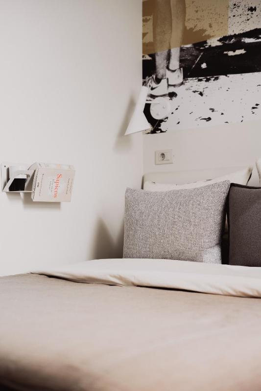 Economy Double Room image 4