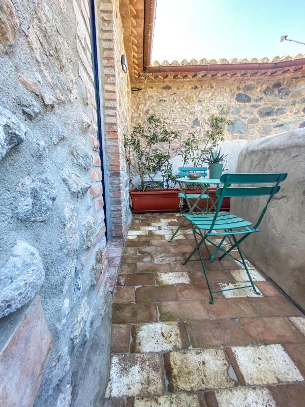 Standard Double Room image 4