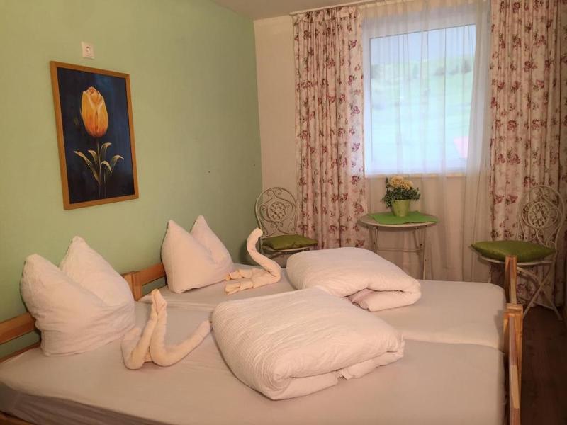 Double Room with Shared Bathroom image 1