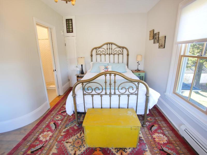 Deluxe Queen Room image 1