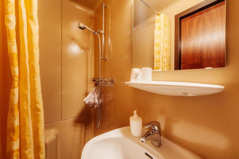 Single Room image 3