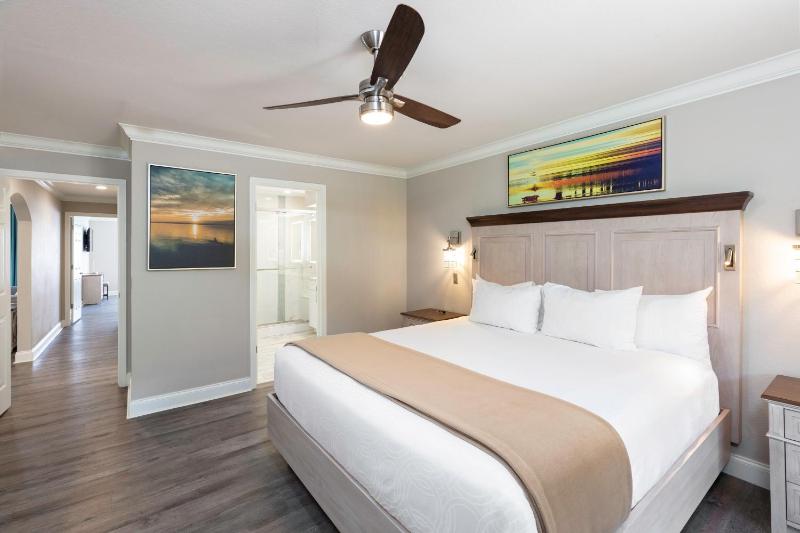 Two Bedroom Lake View Villa image 4