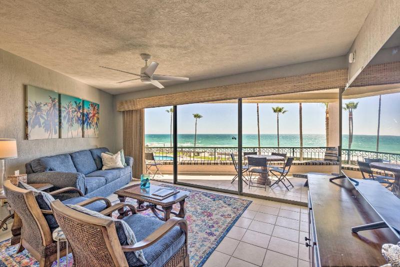 Walk to Beach: Oceanfront Rocky Point Condo - image 6