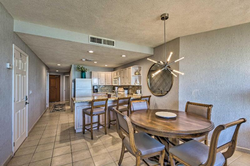 Walk to Beach: Oceanfront Rocky Point Condo - image 28