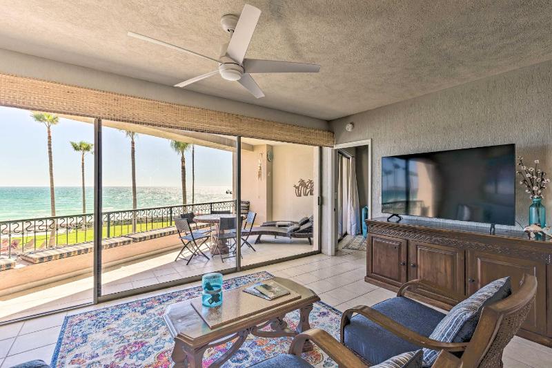 Walk to Beach: Oceanfront Rocky Point Condo - image 14