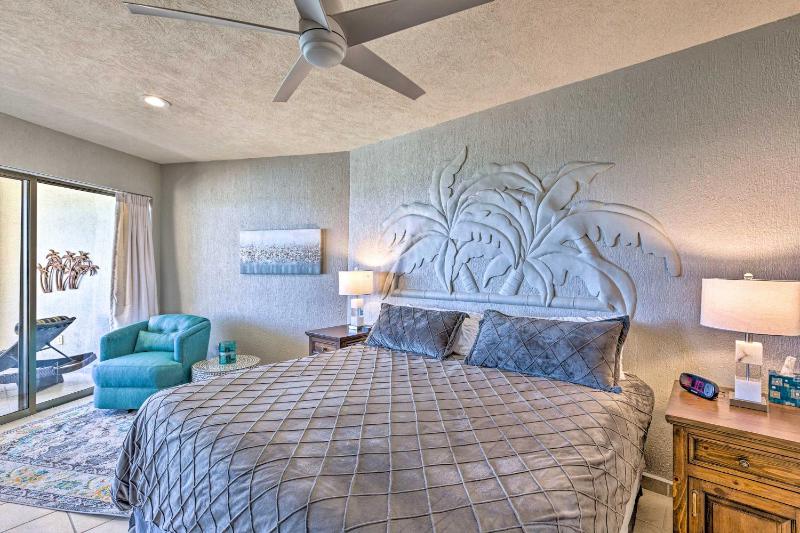 Walk to Beach: Oceanfront Rocky Point Condo - image 20