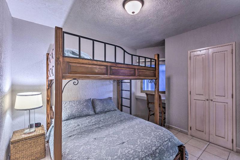 Walk to Beach: Oceanfront Rocky Point Condo - image 8