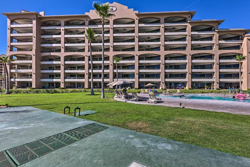 Walk to Beach: Oceanfront Rocky Point Condo - image 3
