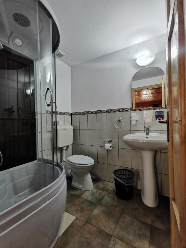 Triple Room with Balcony image 2