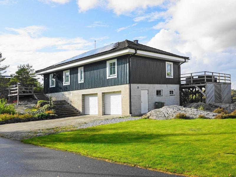 Three-Bedroom Holiday Home  image 3