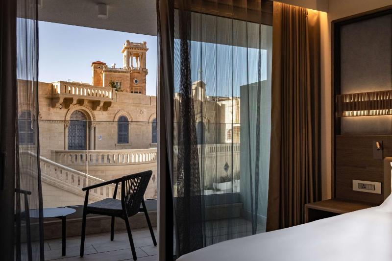 King Room with View image 1