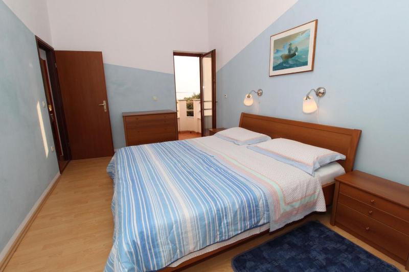 One-Bedroom Apartment with Terrace and Sea View image 2