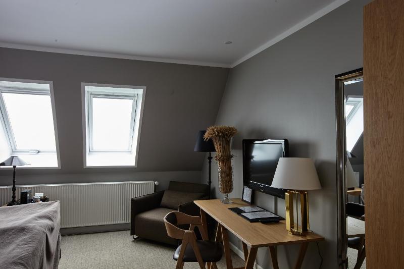 Superior Double Room image 3