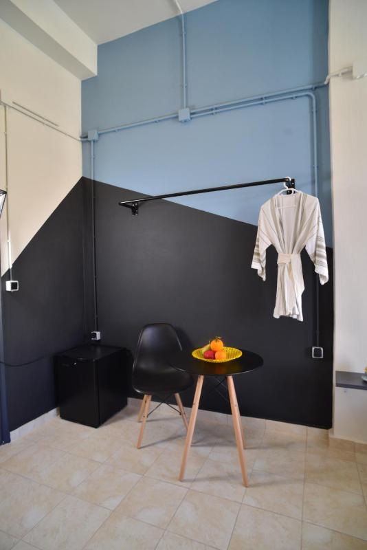 Double Room with Balcony image 3
