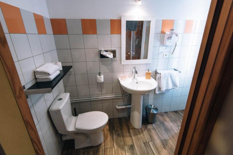 Twin Room image 1