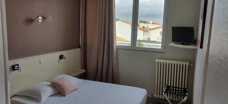 Standard Double Room Garden Side image 3