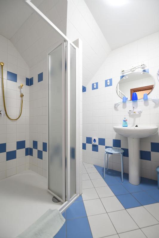 Superior Triple Room image 2