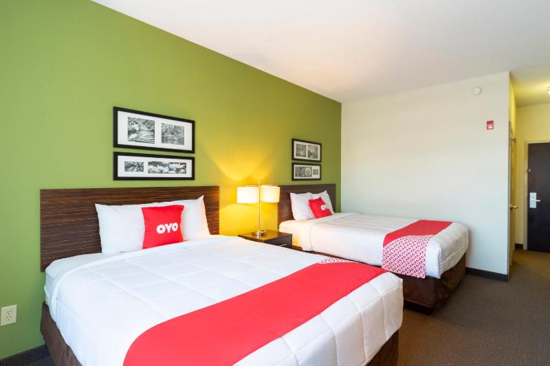 Queen Room with Two Queen Beds - Disability Access image 3