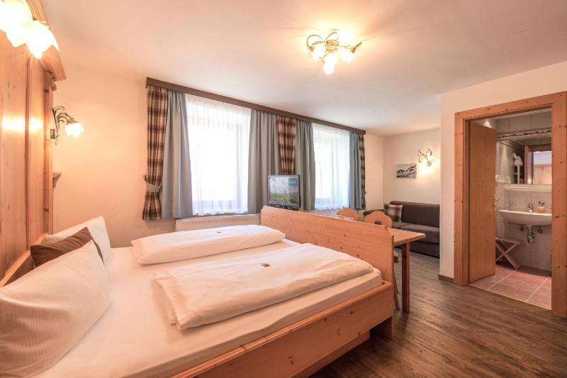 Double Room image 2