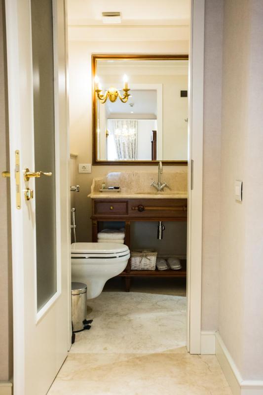 Standard Double Room image 4