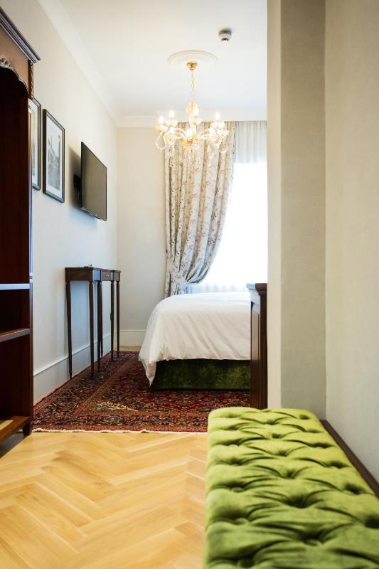 Standard Double Room image 3