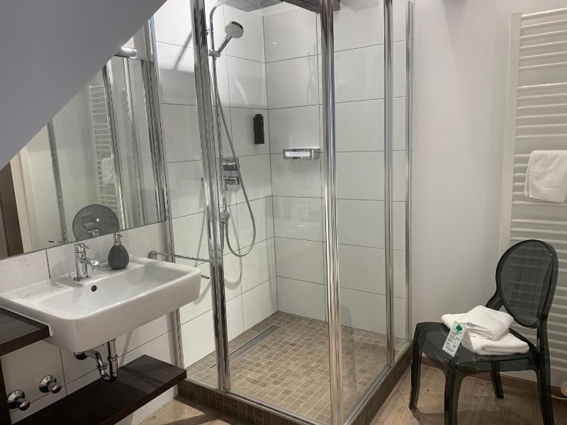 Double Room image 4