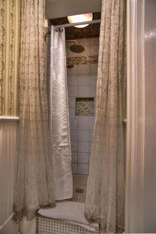 Abercorn Queen Room 5 image 4