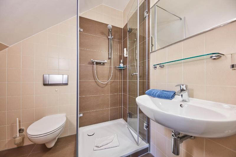 Small Single Room image 2