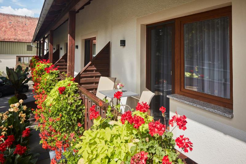 Double Room with Balcony image 2