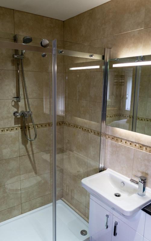 Deluxe Triple Room image 4