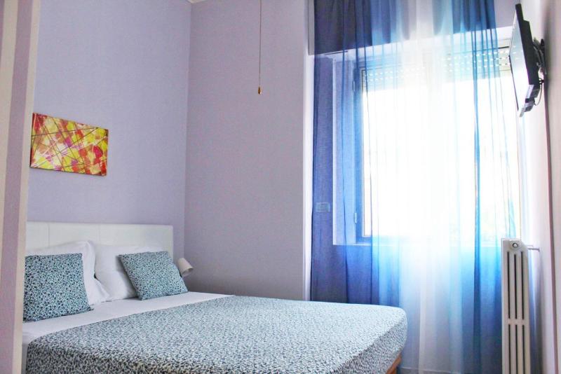 Double Room image 3