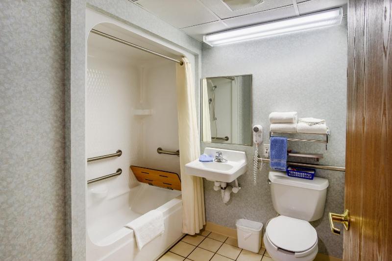 Quadruple Room - Disability Access image 2