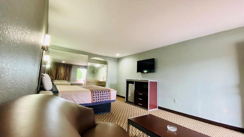 King Room image 4