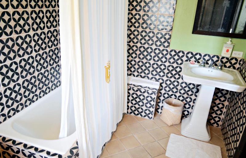 Queen Room image 2
