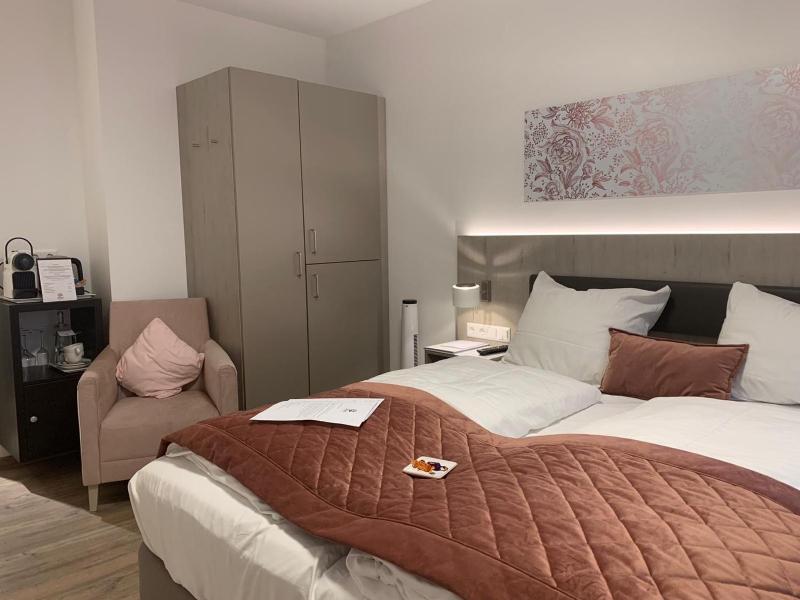 Double Room image 4