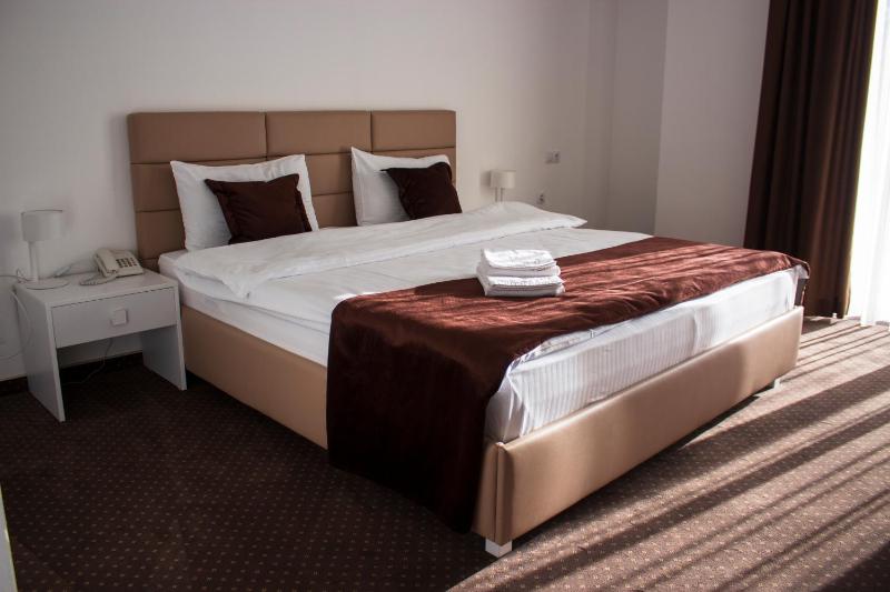 Standard King Room image 3