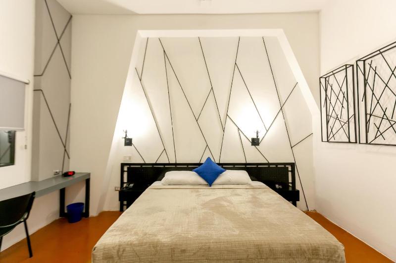 D' LA TORRE HOTEL - image 12
