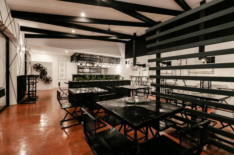 D' LA TORRE HOTEL - image 4
